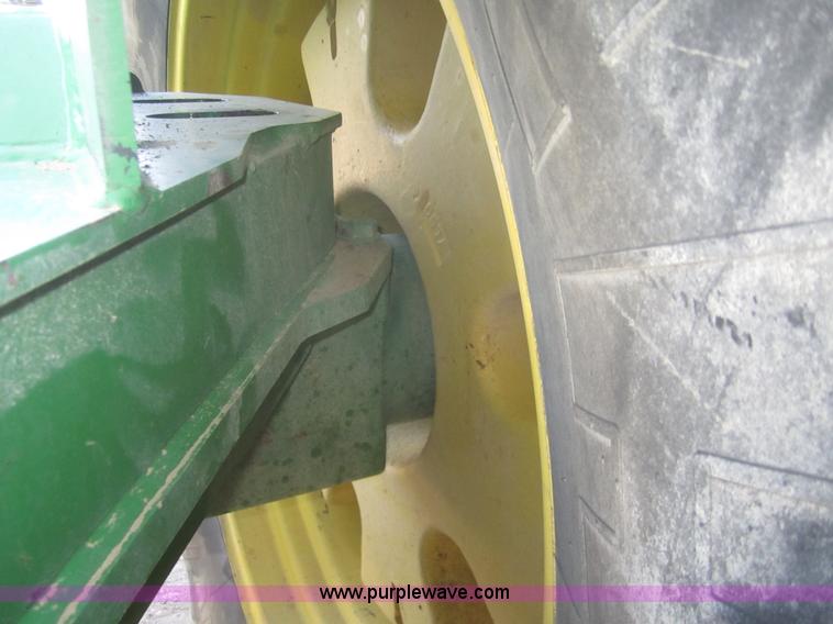 image for item B5693 2004 John Deere 9520 4WD tractor