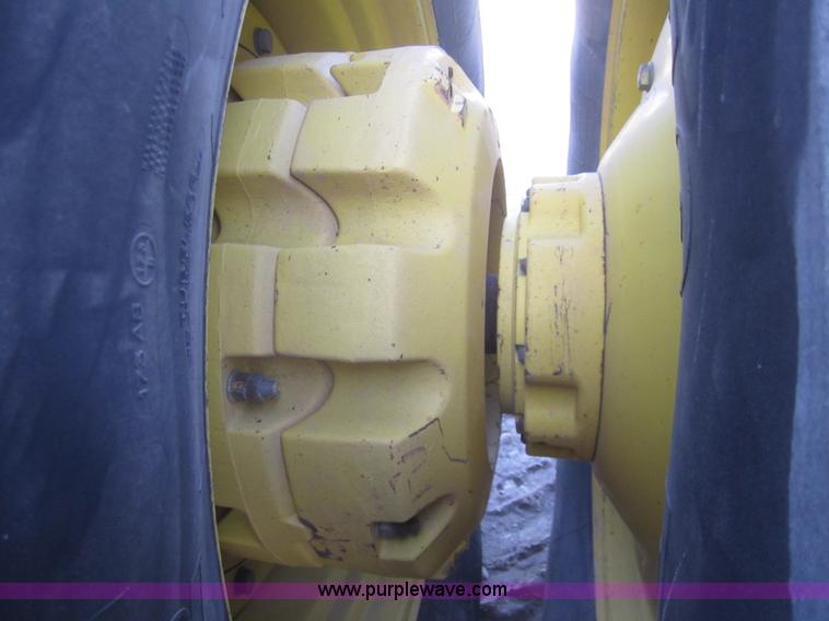 image for item B5693 2004 John Deere 9520 4WD tractor