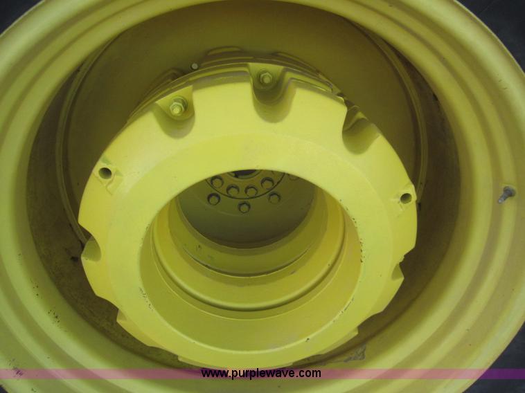 image for item B5693 2004 John Deere 9520 4WD tractor