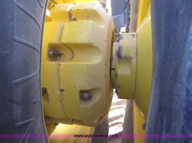 image for item B5693 2004 John Deere 9520 4WD tractor