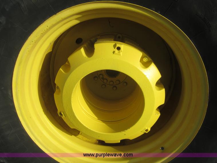 image for item B5693 2004 John Deere 9520 4WD tractor