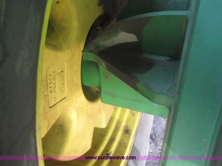 image for item B5693 2004 John Deere 9520 4WD tractor