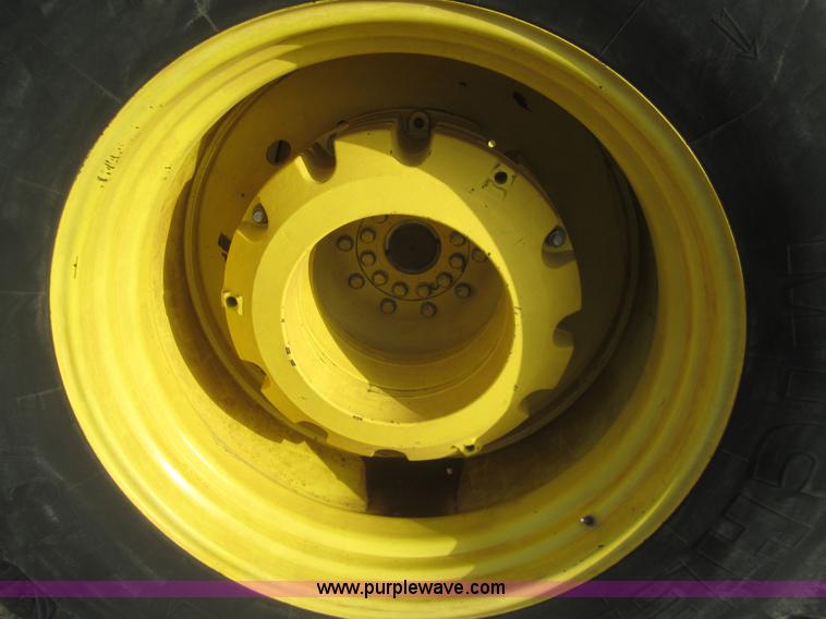 image for item B5693 2004 John Deere 9520 4WD tractor