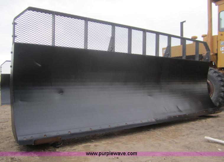 image for item B5694 2006 Leon 4000 14' 4-way dozer blade