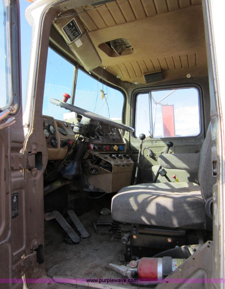 image for item B5699 1983 Mack R686ST silage truck