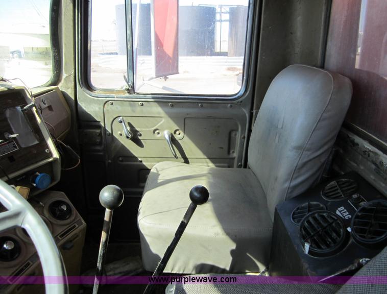 image for item B5699 1983 Mack R686ST silage truck