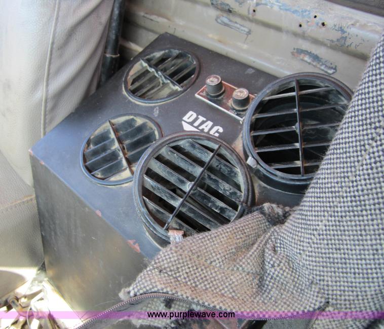 image for item B5699 1983 Mack R686ST silage truck