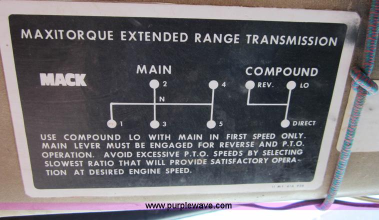 image for item B5699 1983 Mack R686ST silage truck