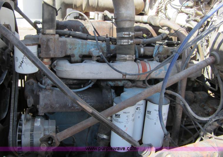 image for item B5699 1983 Mack R686ST silage truck