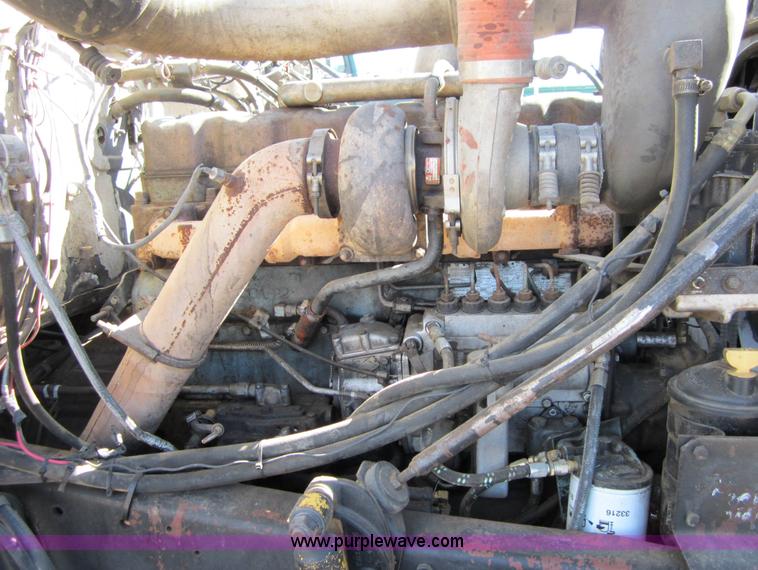 image for item B5699 1983 Mack R686ST silage truck