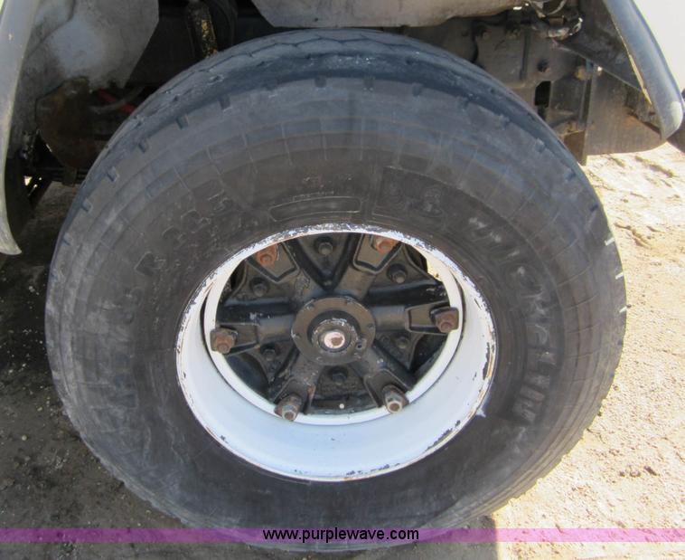 image for item B5699 1983 Mack R686ST silage truck