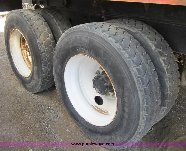 image for item B5699 1983 Mack R686ST silage truck