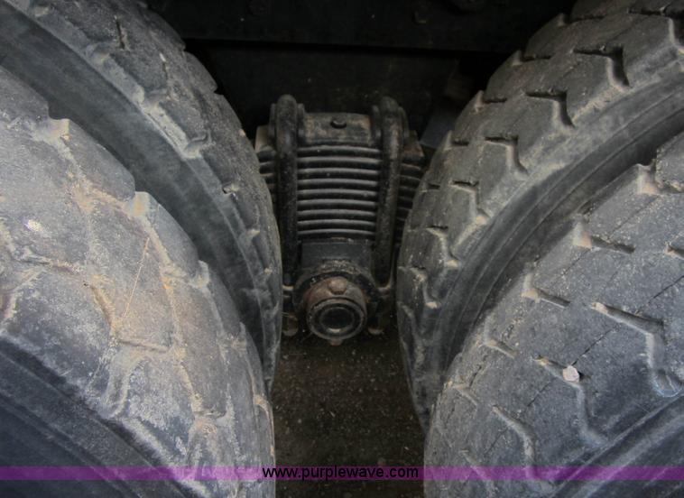 image for item B5699 1983 Mack R686ST silage truck