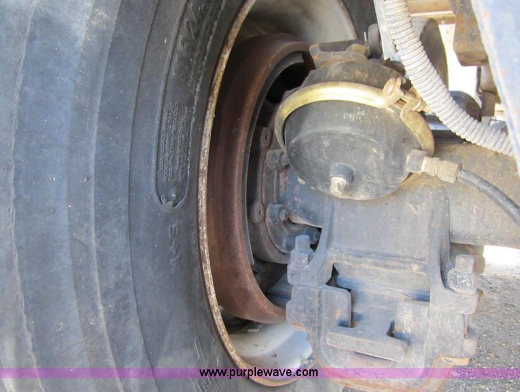 image for item B5699 1983 Mack R686ST silage truck