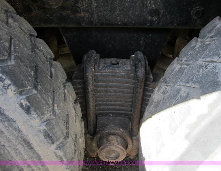 image for item B5699 1983 Mack R686ST silage truck