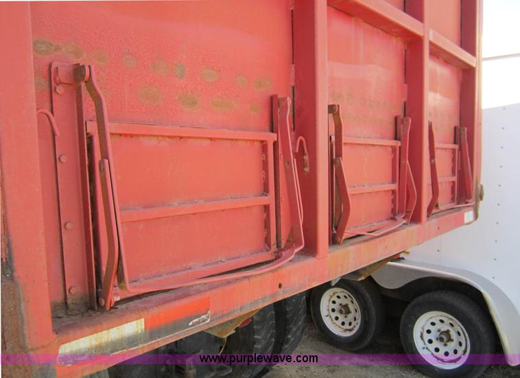 image for item B5699 1983 Mack R686ST silage truck