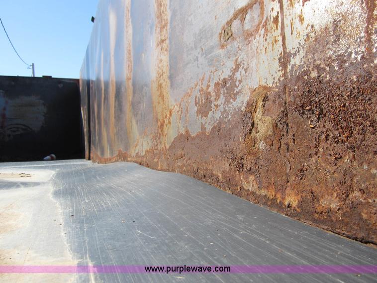 image for item B5699 1983 Mack R686ST silage truck