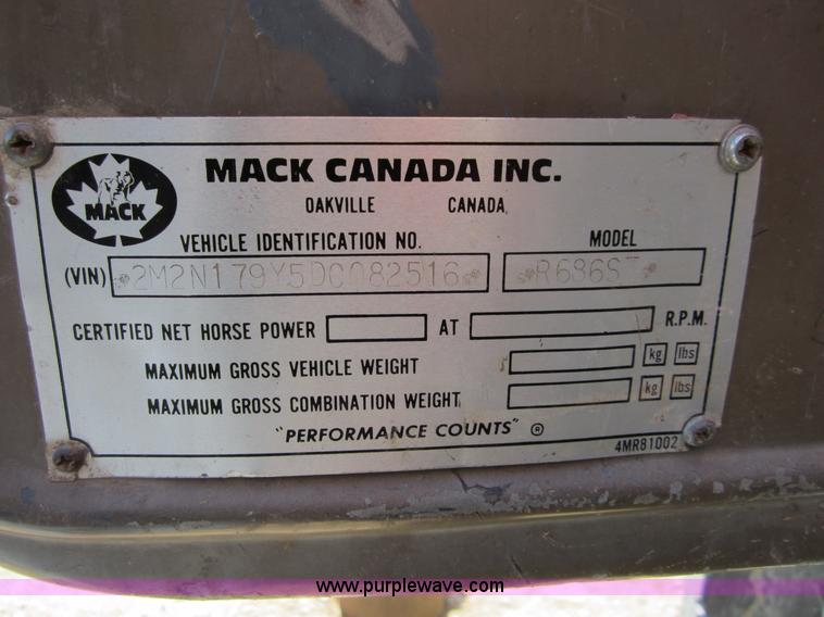 image for item B5699 1983 Mack R686ST silage truck