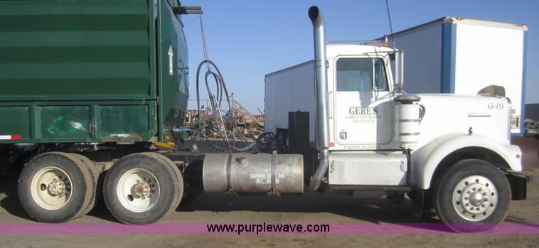 image for item B5700 1976 Kenworth W900 semi