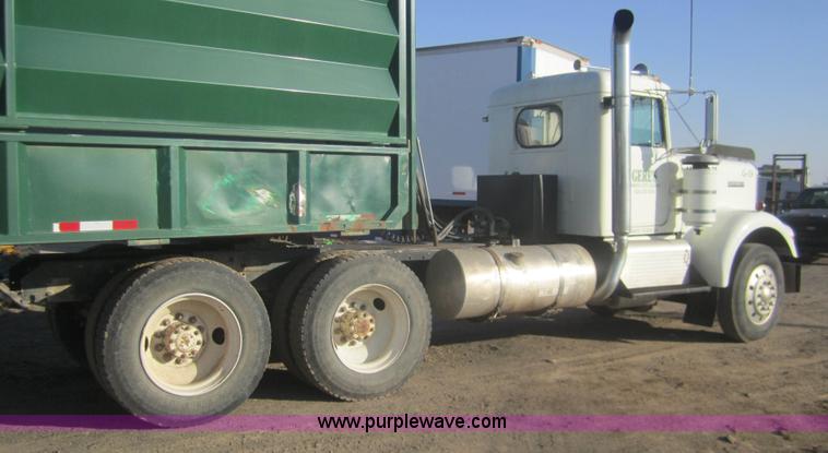 image for item B5700 1976 Kenworth W900 semi