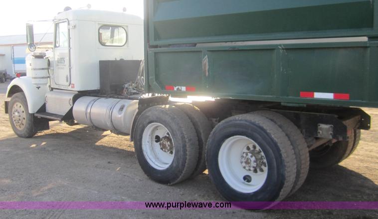 image for item B5700 1976 Kenworth W900 semi