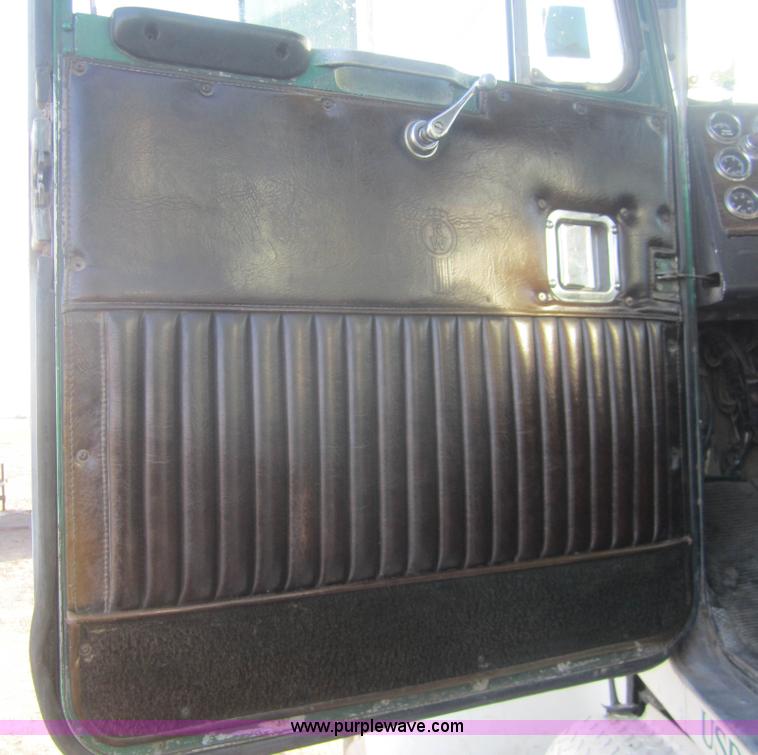 image for item B5700 1976 Kenworth W900 semi