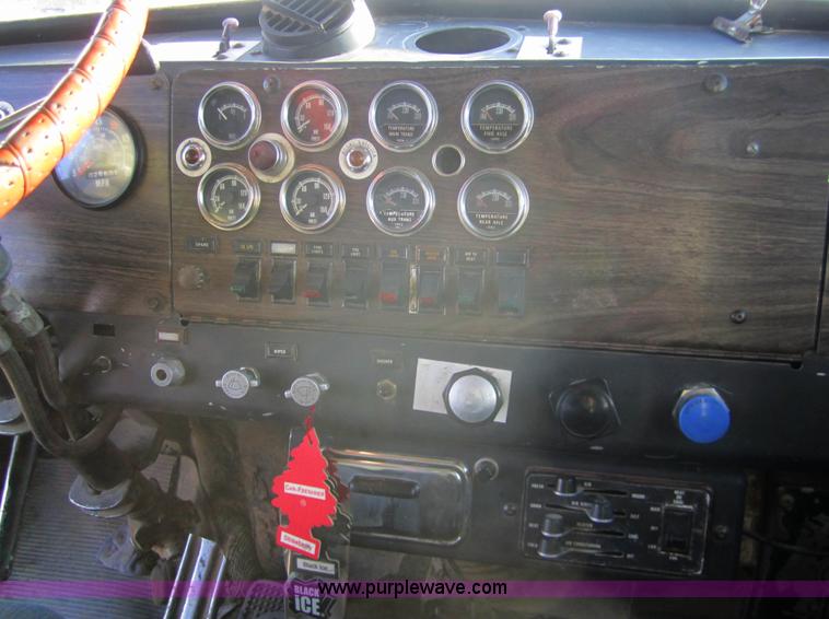 image for item B5700 1976 Kenworth W900 semi