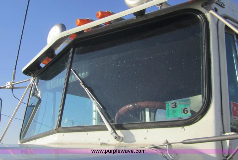 image for item B5700 1976 Kenworth W900 semi