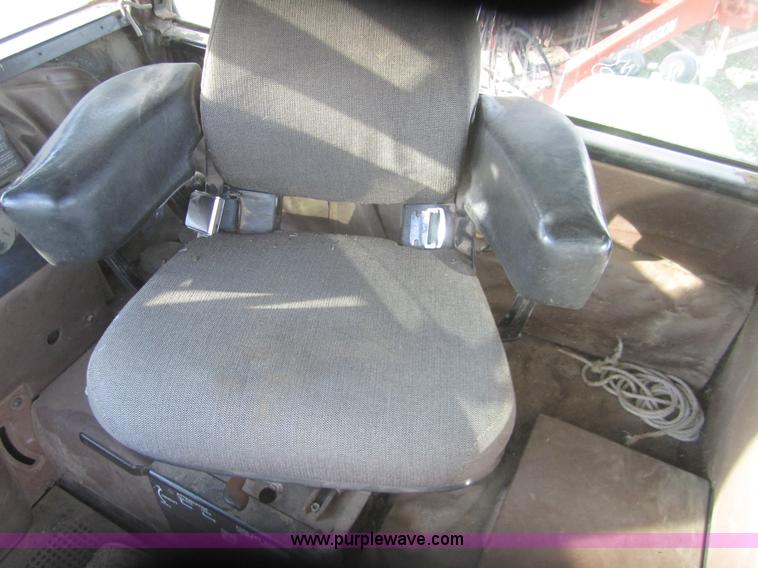 image for item B5738 1984 John Deere 8650 4WD tractor