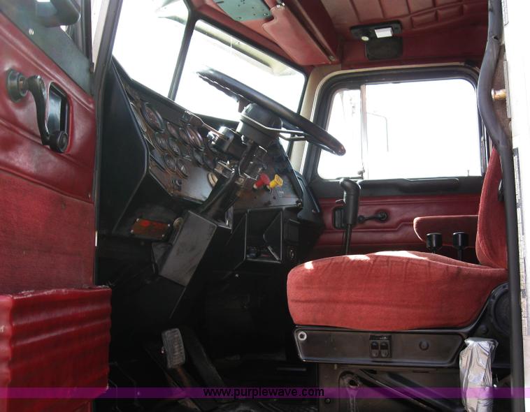 image for item B5743 1988 Peterbilt 377 silage truck