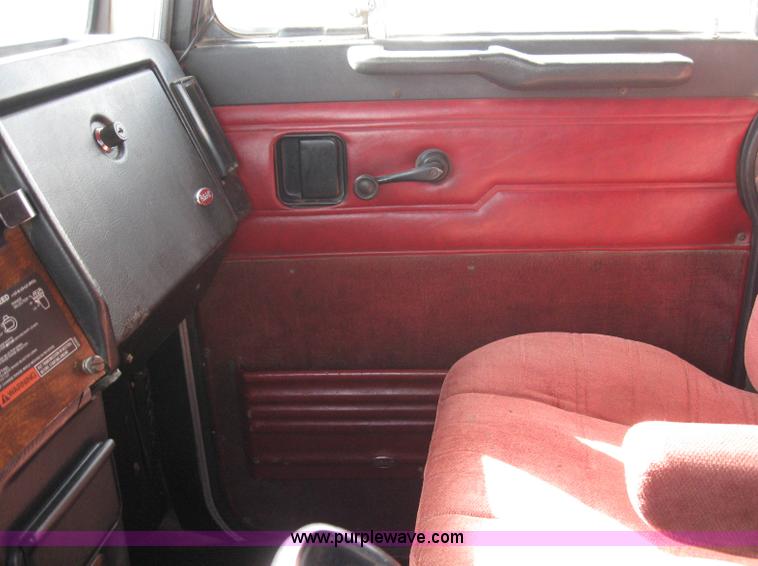 image for item B5743 1988 Peterbilt 377 silage truck