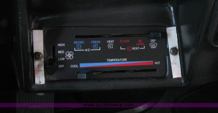 image for item B5743 1988 Peterbilt 377 silage truck