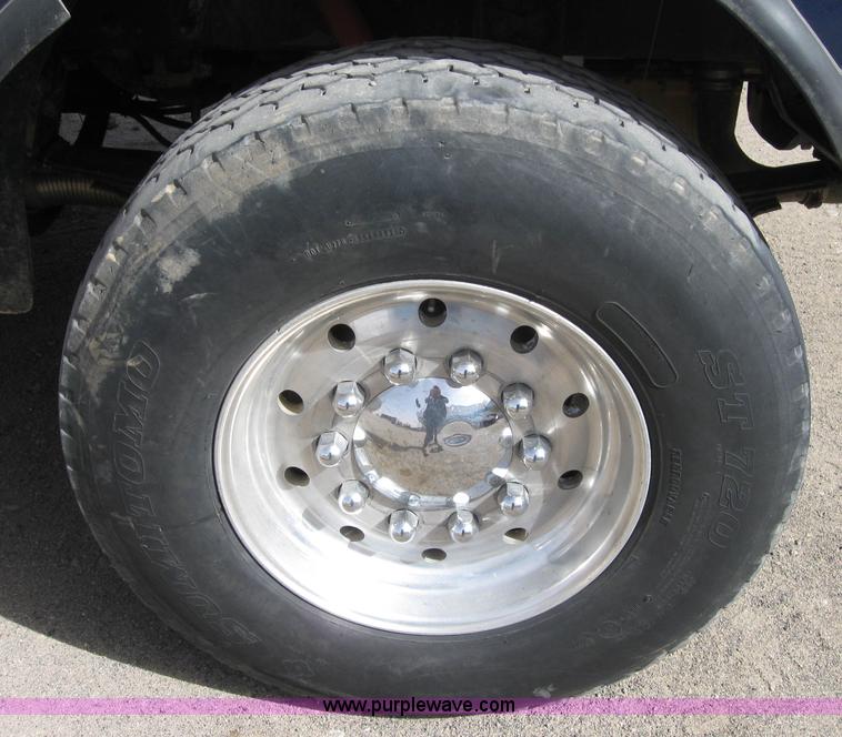 image for item B5743 1988 Peterbilt 377 silage truck