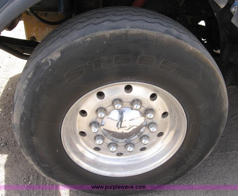 image for item B5743 1988 Peterbilt 377 silage truck