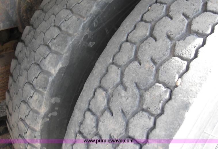 image for item B5743 1988 Peterbilt 377 silage truck