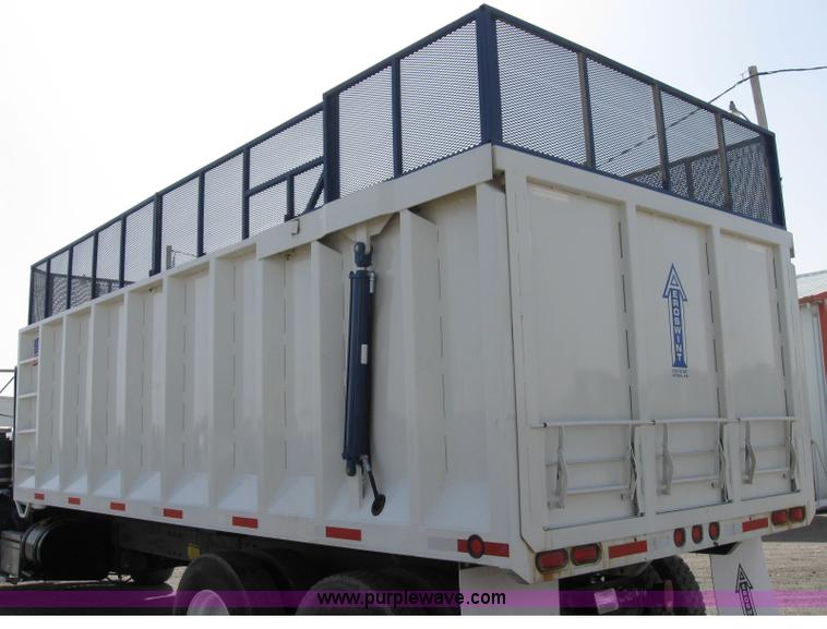 image for item B5743 1988 Peterbilt 377 silage truck