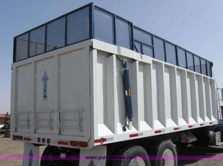 image for item B5743 1988 Peterbilt 377 silage truck