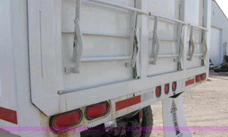 image for item B5743 1988 Peterbilt 377 silage truck