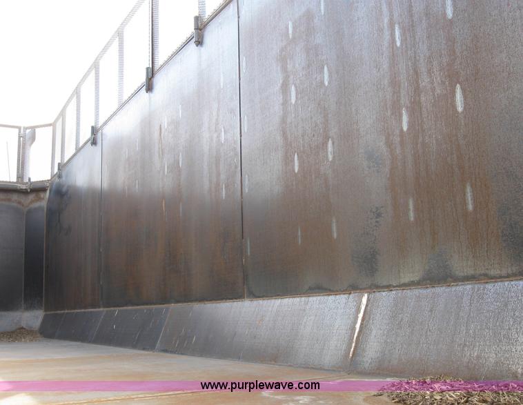 image for item B5743 1988 Peterbilt 377 silage truck