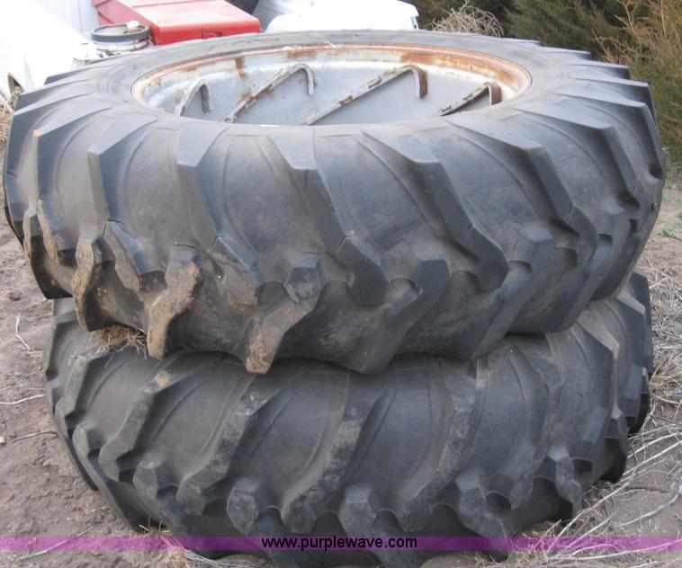 image for item B5746 Allis-Chalmers 7045 tractor