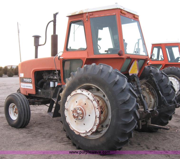 image for item B5747 Allis-Chalmers 7020 tractor