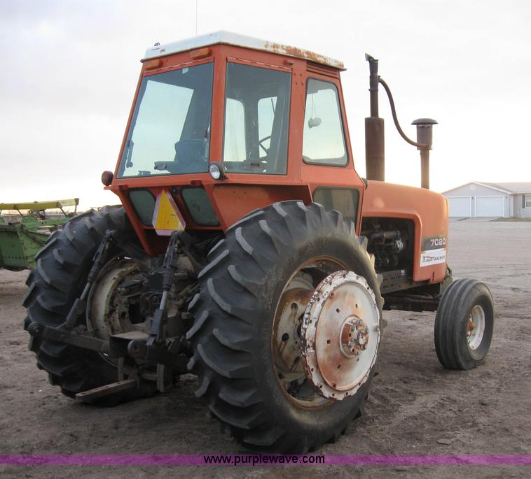 image for item B5747 Allis-Chalmers 7020 tractor