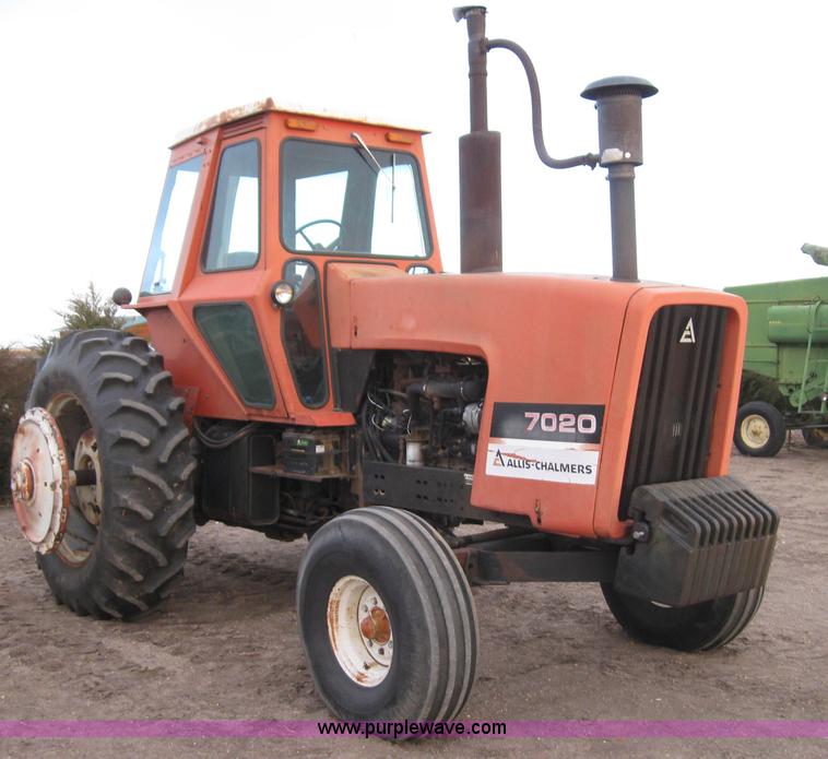 image for item B5747 Allis-Chalmers 7020 tractor