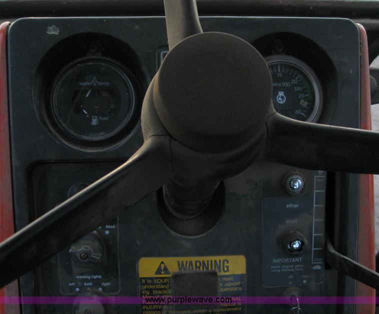 image for item B5747 Allis-Chalmers 7020 tractor