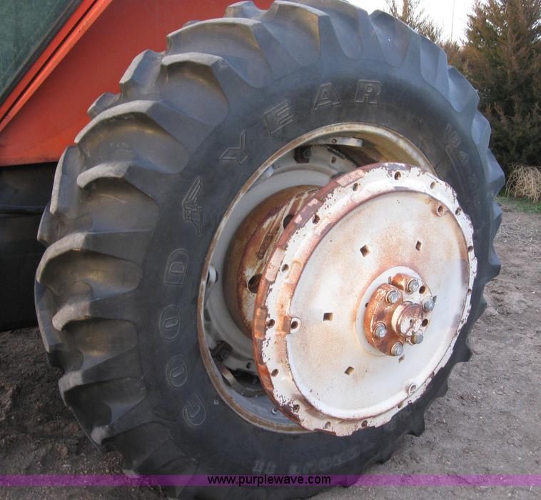 image for item B5747 Allis-Chalmers 7020 tractor