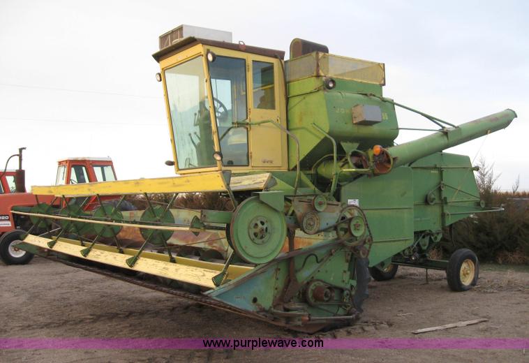 image for item B5748 John Deere 95 combine