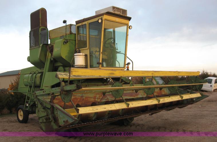 image for item B5748 John Deere 95 combine