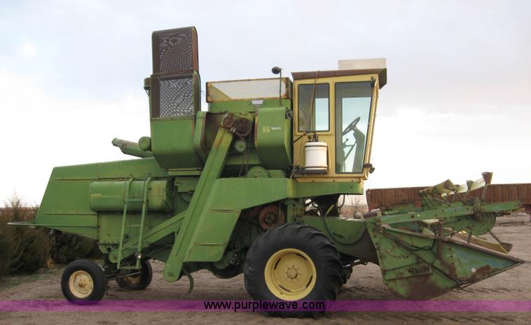image for item B5748 John Deere 95 combine