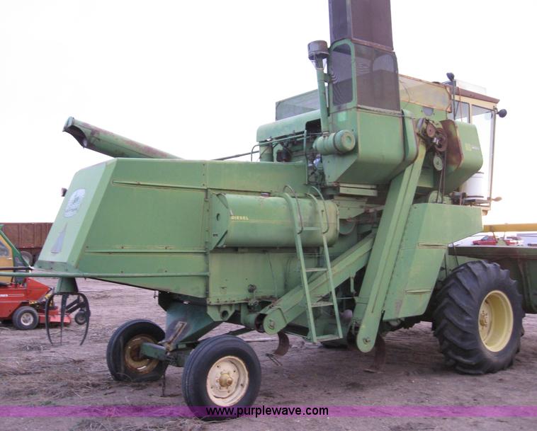 image for item B5748 John Deere 95 combine