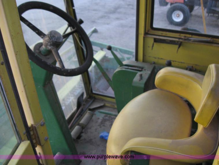 image for item B5748 John Deere 95 combine